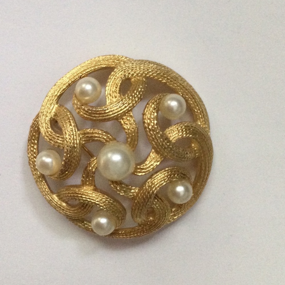 Vintage Trifari Brooch